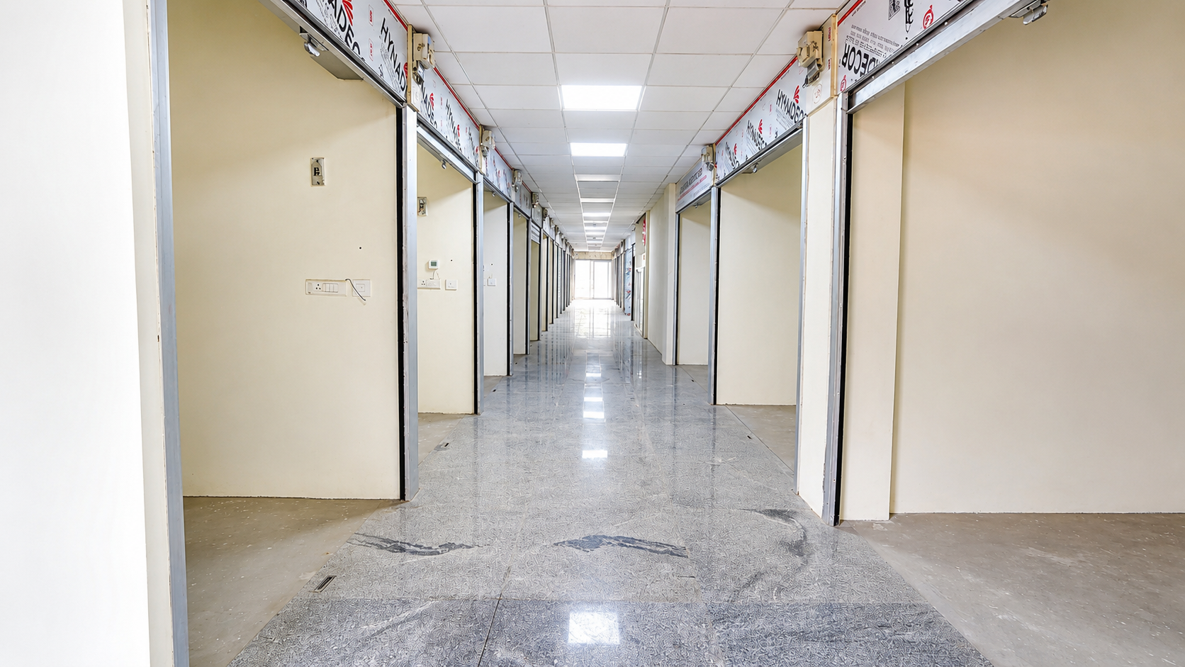 Wide Air Conditioned Interior Corridor for Easy Logistics